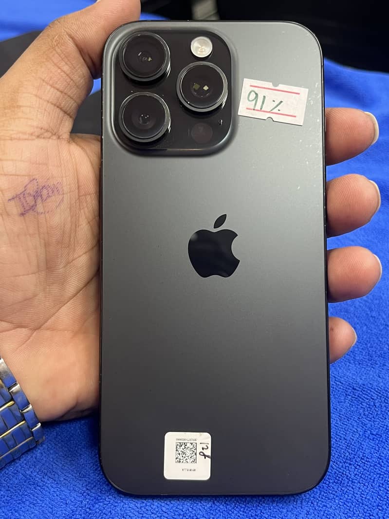 Apple iPhone 16 Pro 1