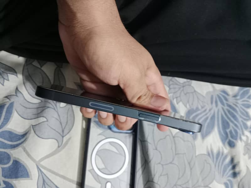 Apple iPhone 13 3