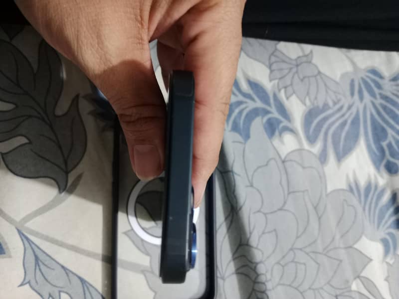 Apple iPhone 13 4