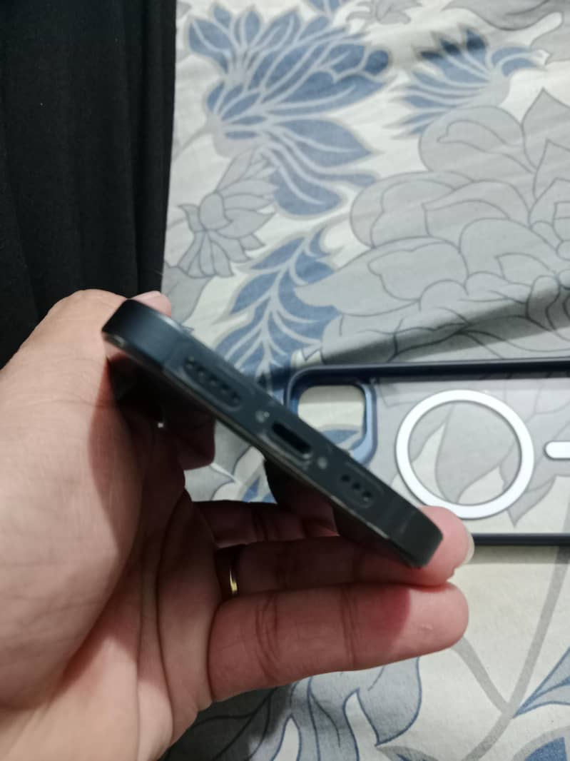 Apple iPhone 13 6