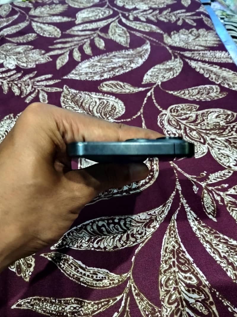 Apple iPhone 15 Pro Max 1