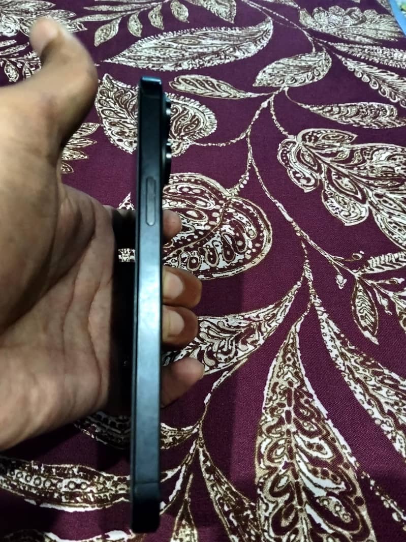 Apple iPhone 15 Pro Max 2