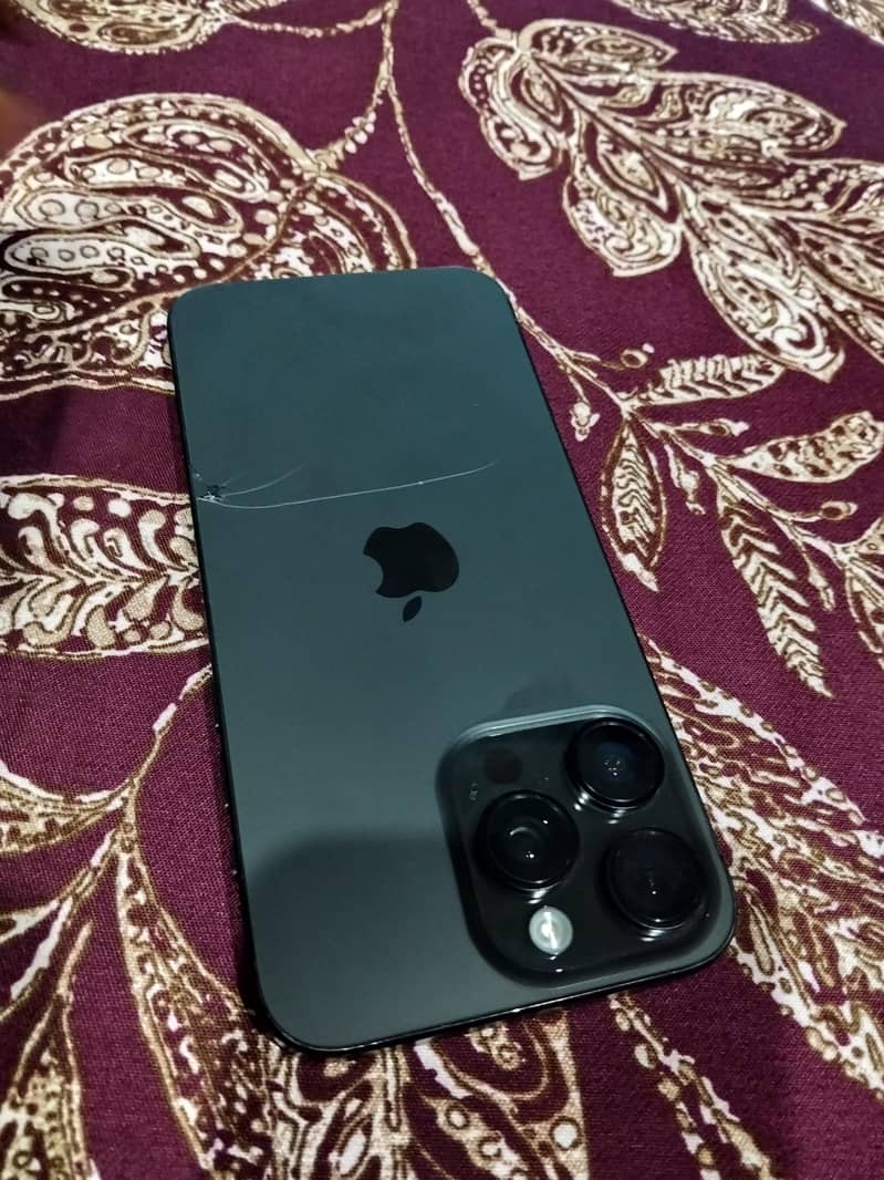 Apple iPhone 15 Pro Max 4
