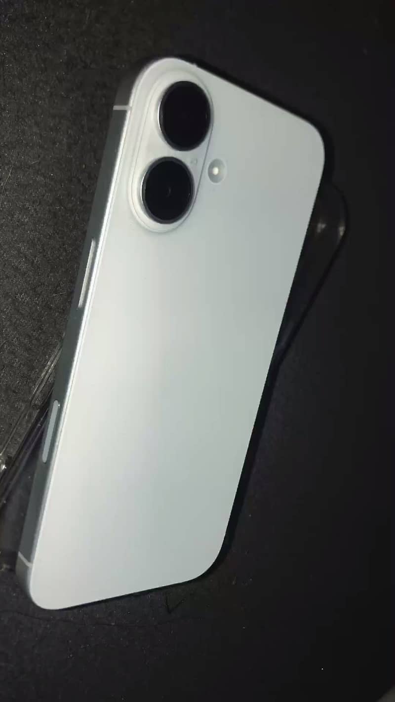 Apple iPhone 16 1