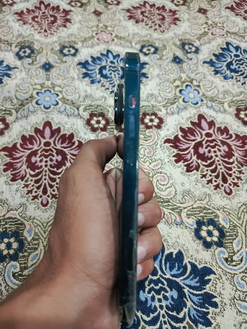 Apple iPhone 14 3