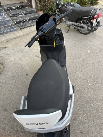 Revoo A12 2025 model 1850 km driven