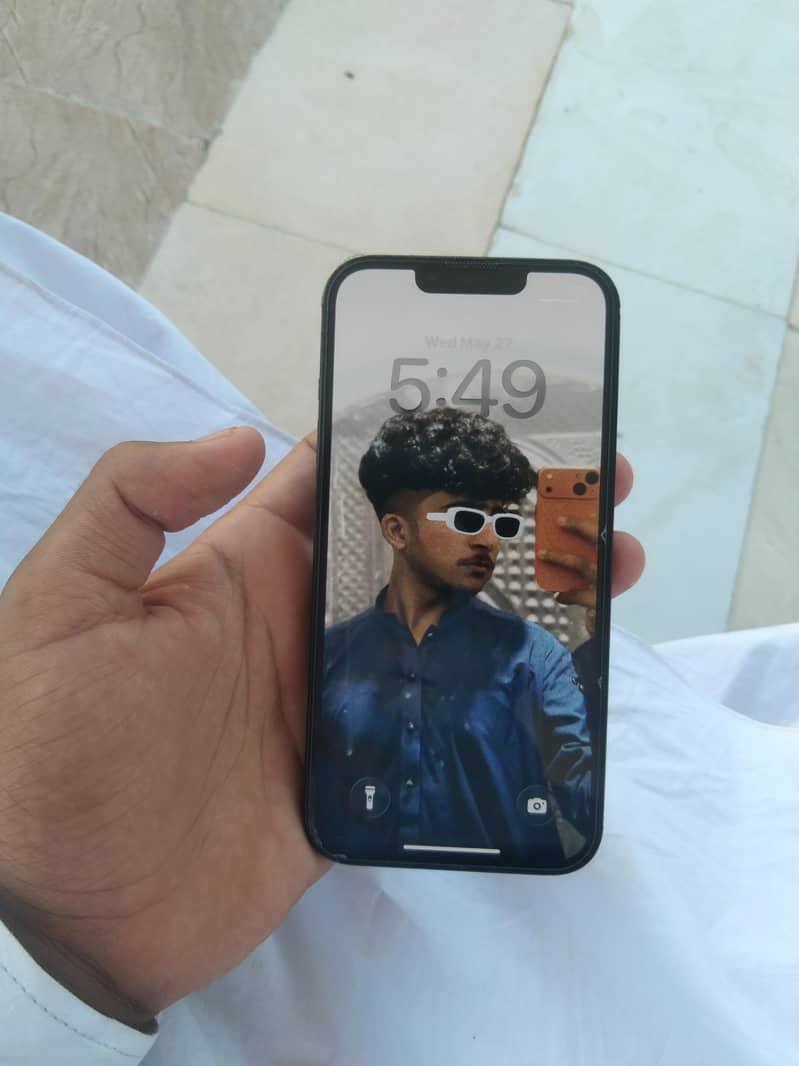 Apple iPhone 13 6