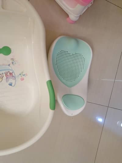 Baby bathing tub and seat