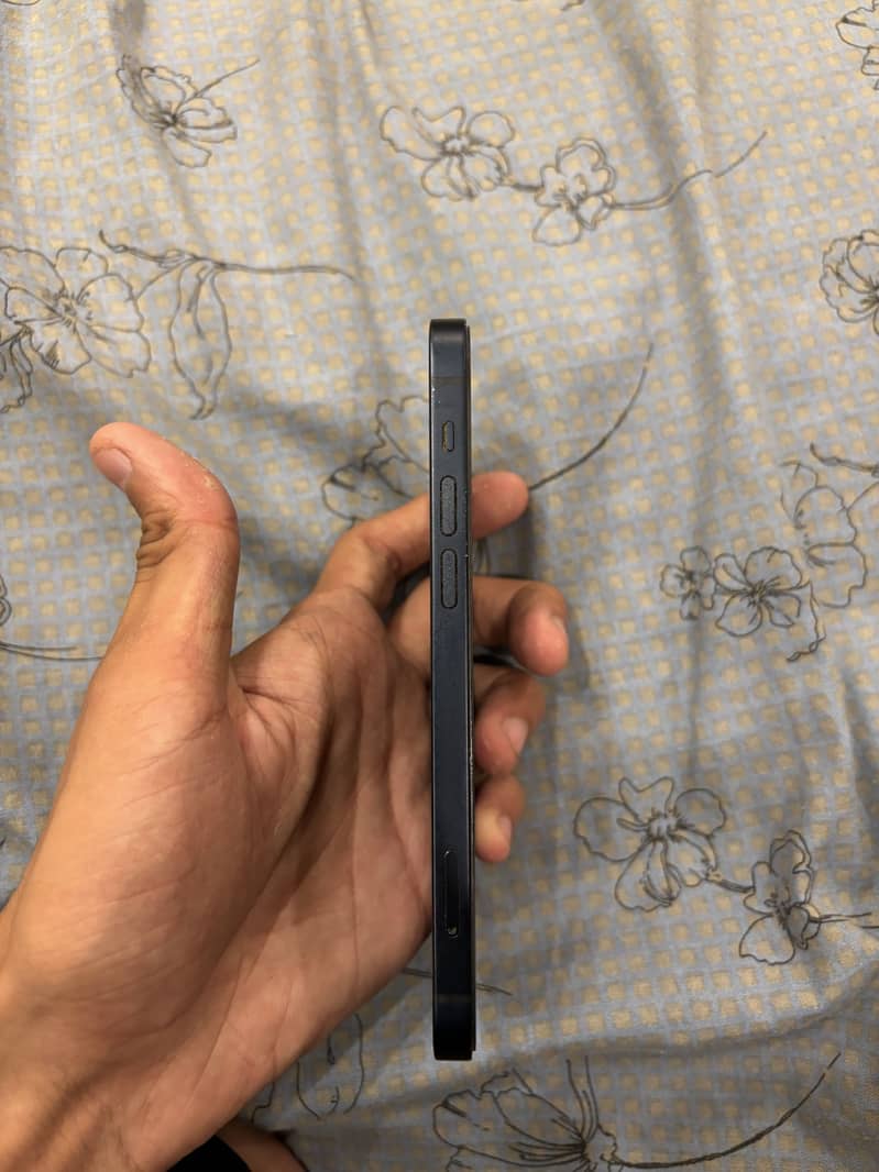 Apple iPhone 12 4