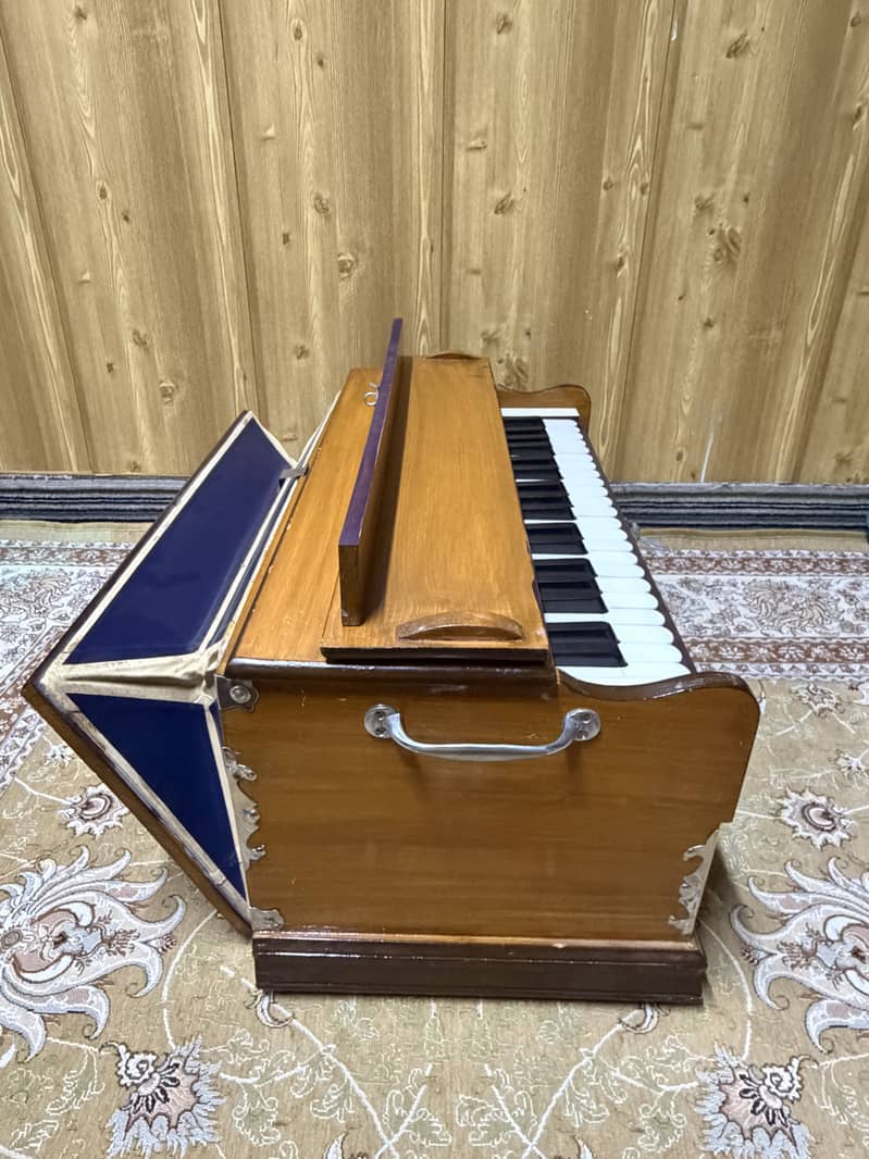 Harmonium 7