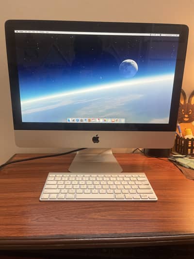 Apple iMac 21.5-inch Mid 2011 | Core i5 | 8 GB RAM | Magic Keyboard