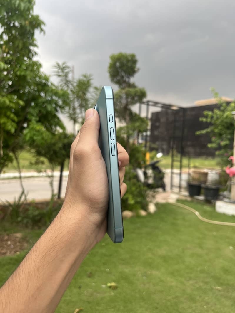 Apple iPhone 16 3