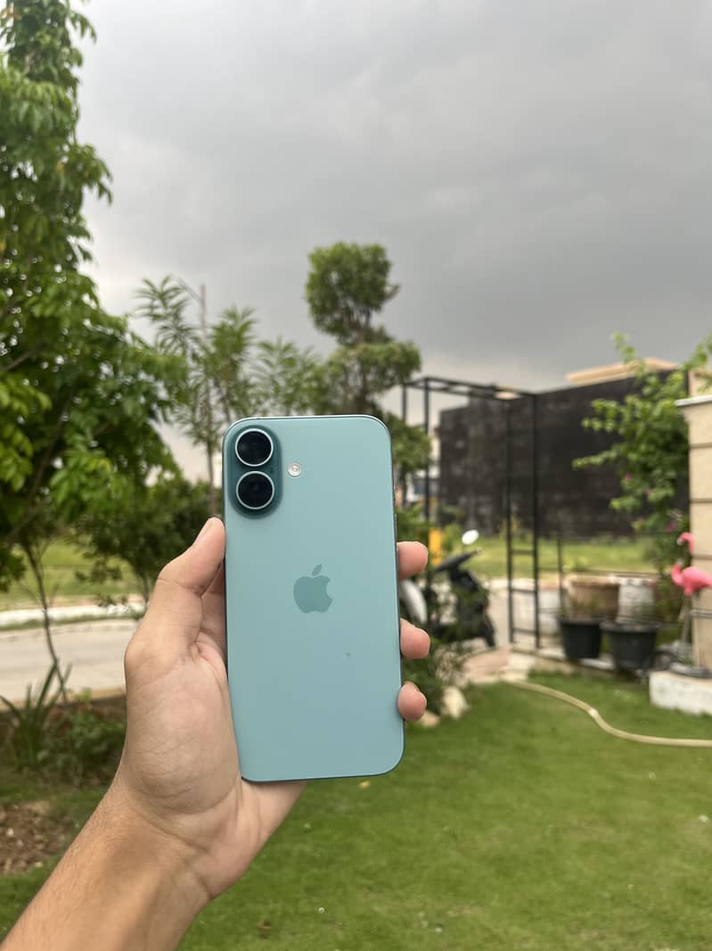 Apple iPhone 16 6
