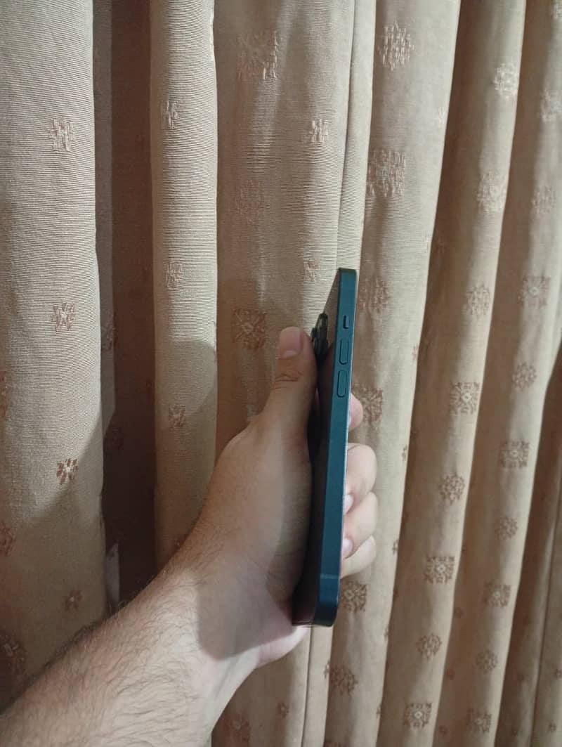 Apple iPhone 14 3