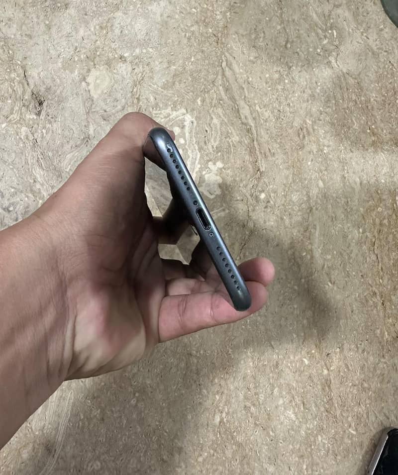 Apple iPhone 8 Plus 3