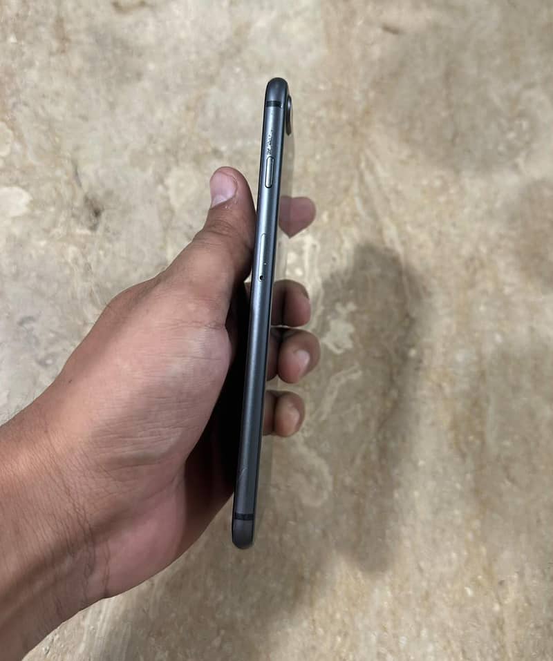 Apple iPhone 8 Plus 4