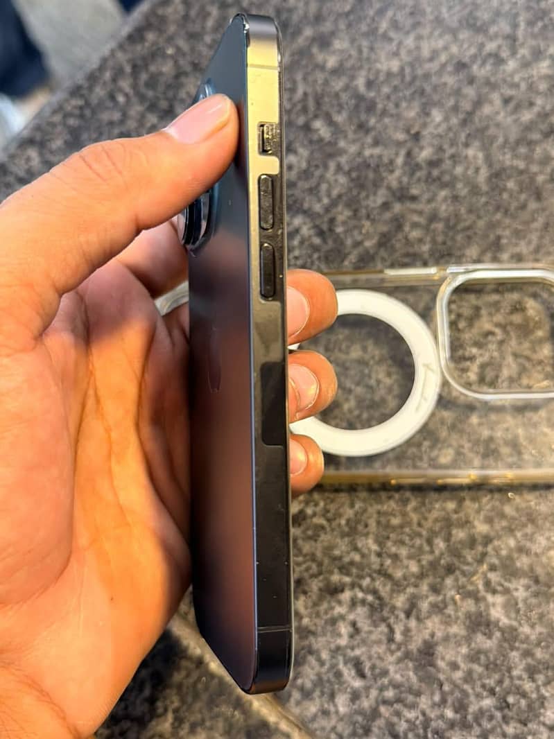 Apple iPhone 14 Pro 0