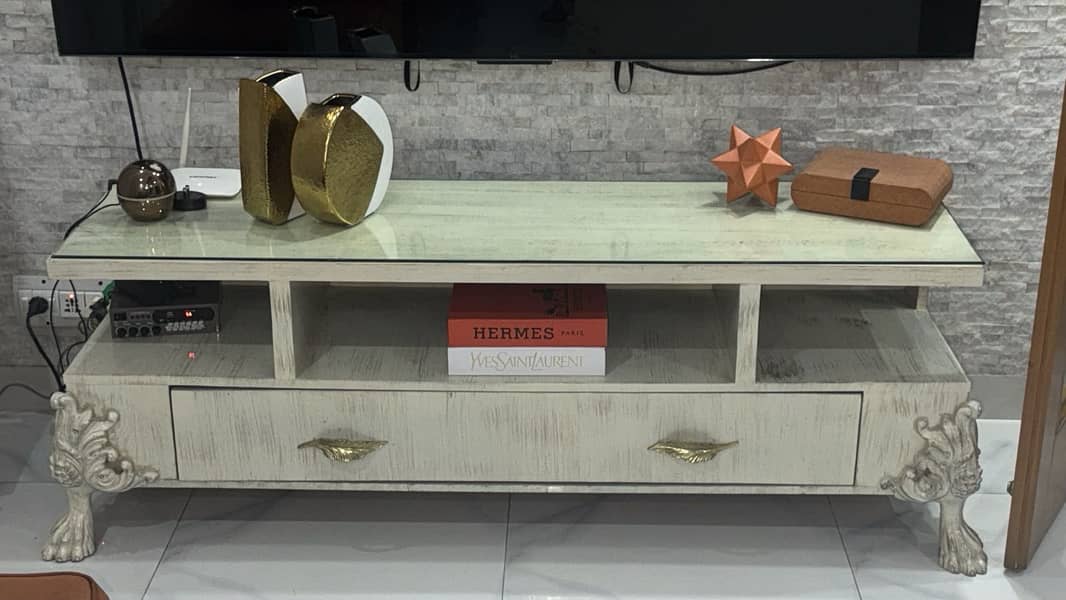 Media console 0