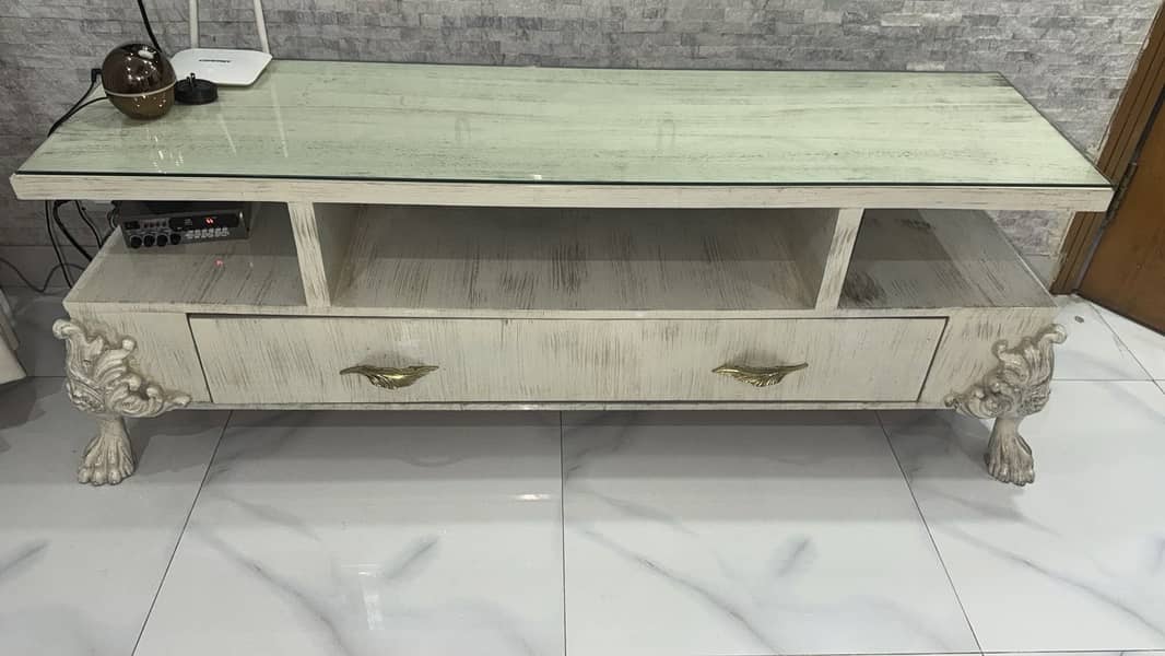 Media console 1