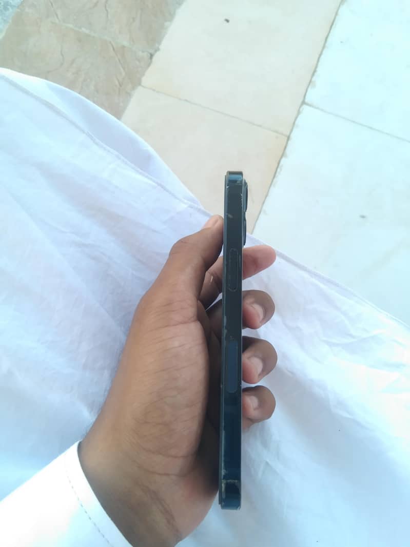 Apple iPhone 13 2