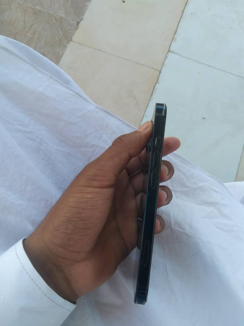 Apple iPhone 13 3