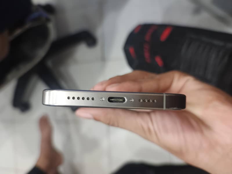 Apple iPhone 15 Pro Max 6