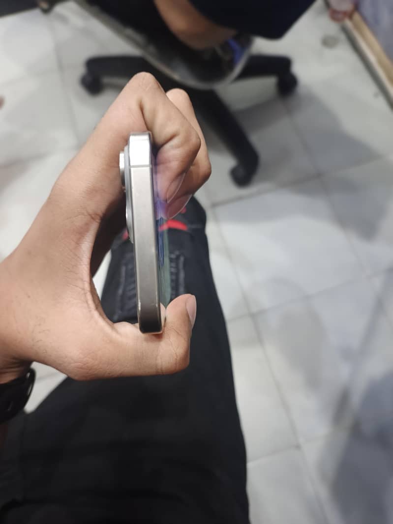 Apple iPhone 15 Pro Max 7