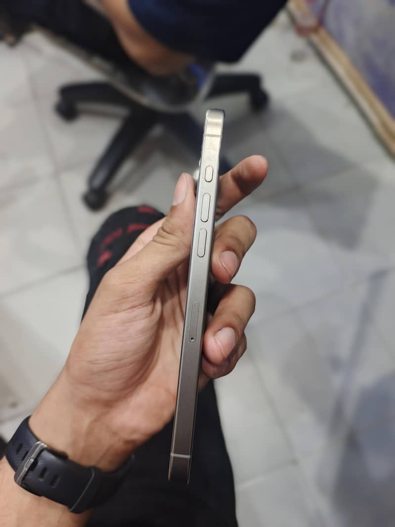 Apple iPhone 15 Pro Max 8