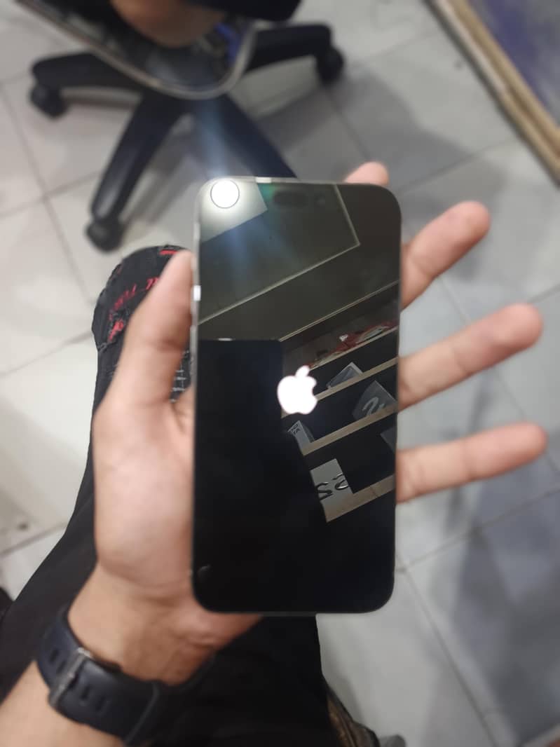 Apple iPhone 15 Pro Max 9
