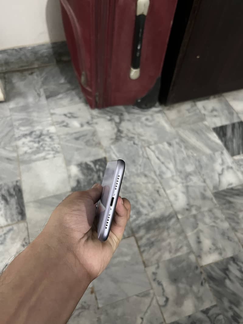 Apple iPhone 11 0