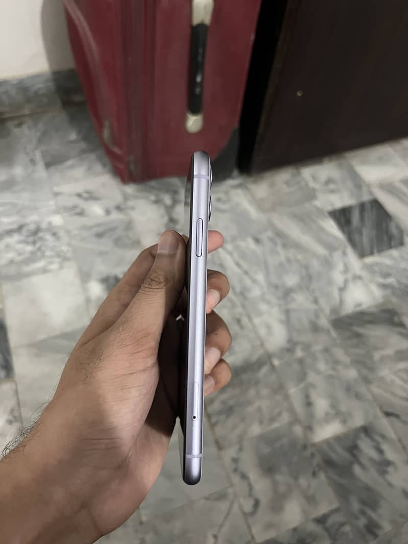 Apple iPhone 11 3
