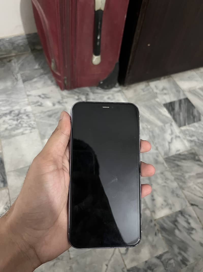 Apple iPhone 11 4