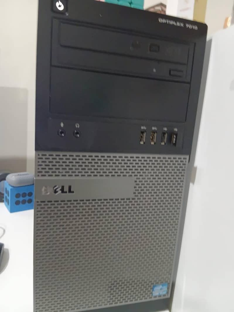 I am selling my basic Gamming Pc 4