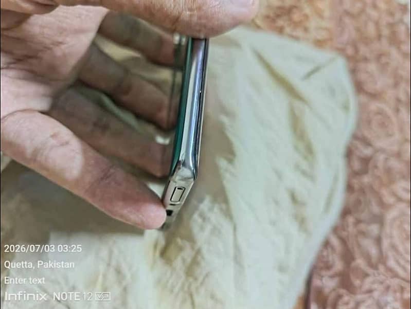Tecno CAMON 40 Pro 1