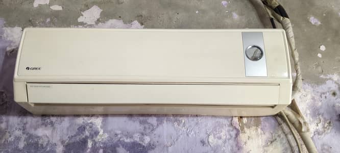 Gree Ac 1.5 Ton Non Inverter Condition 9/10 Home used Urgent sale