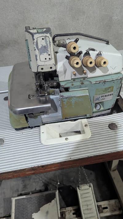overlock L52 in good condition