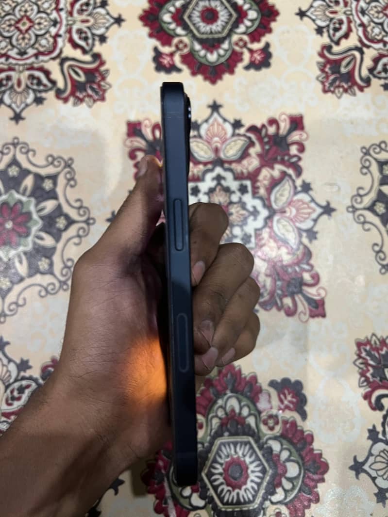 iPhone 13jv 4