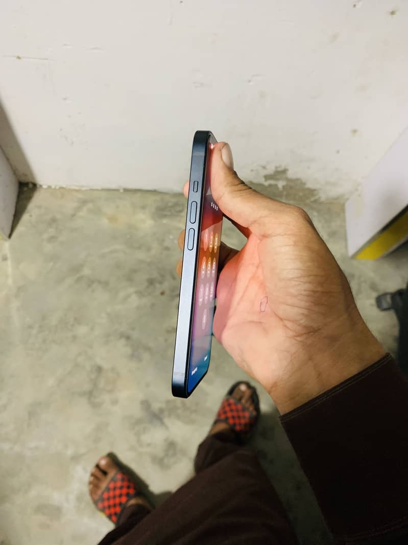 Apple iPhone 14 4