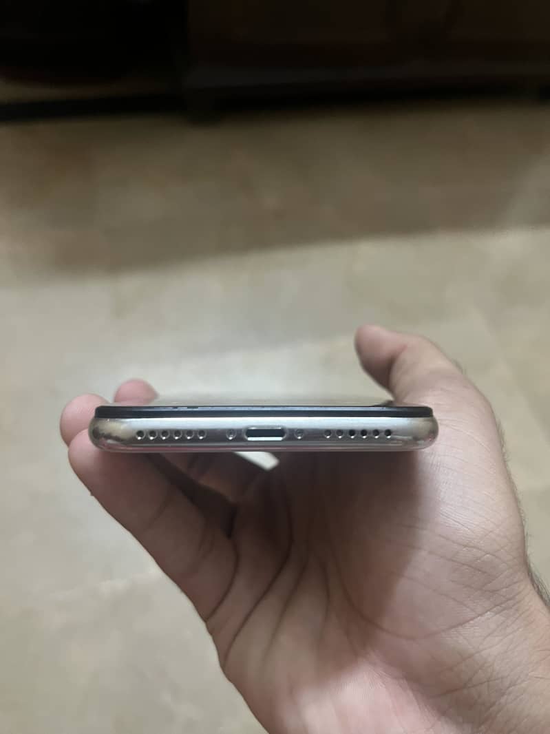 Apple iPhone X 3