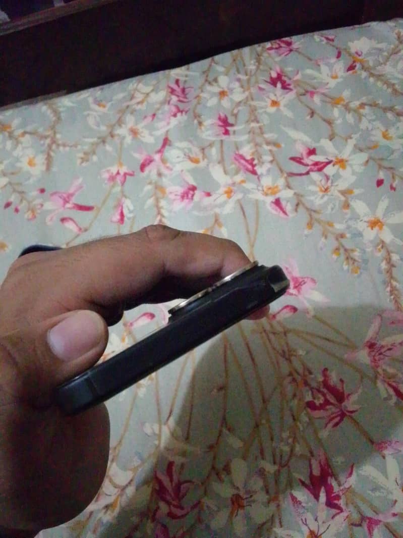 Apple iPhone 15 4