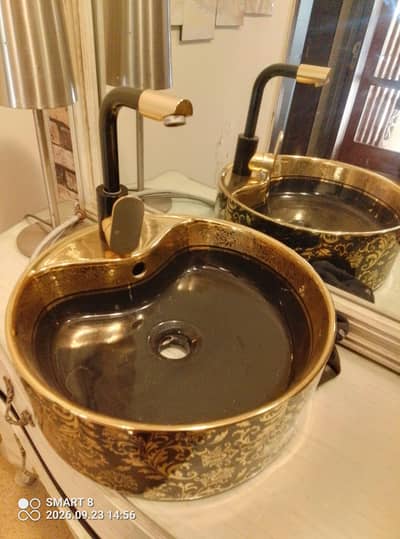 Gold electro plated washbasin (South Africa)