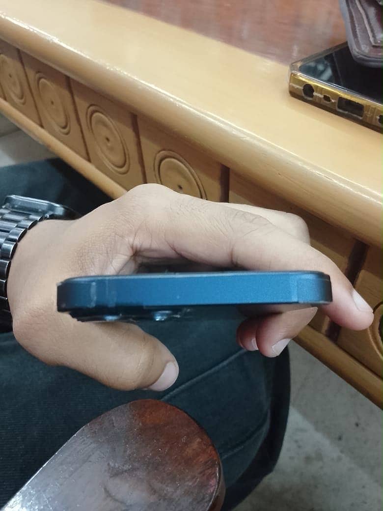 Apple iPhone 13 1