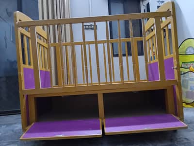 Baby cot in a very good condition.