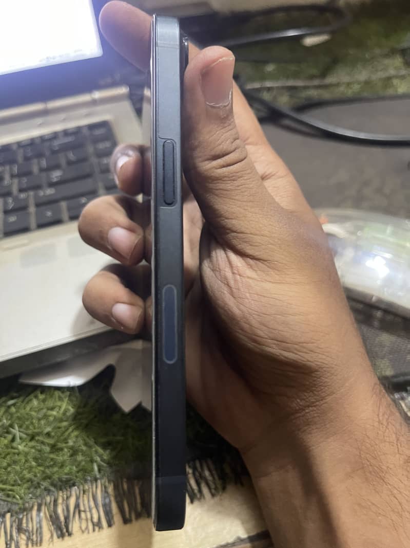 Apple iPhone 13 4