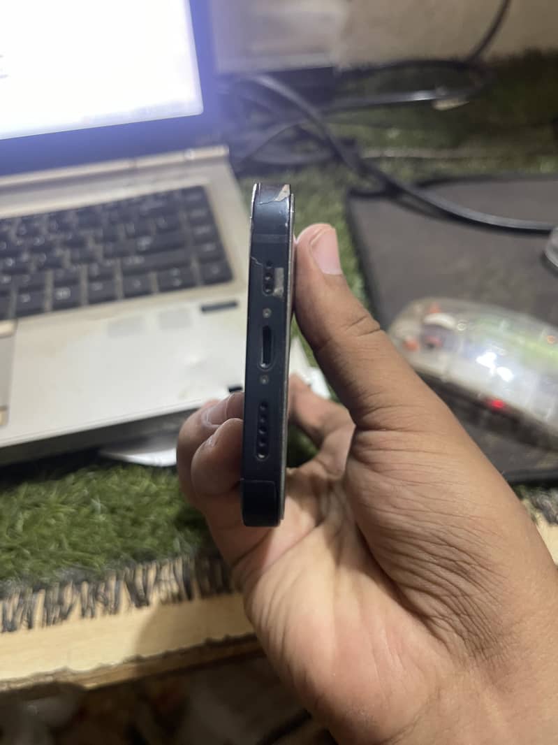 Apple iPhone 13 6