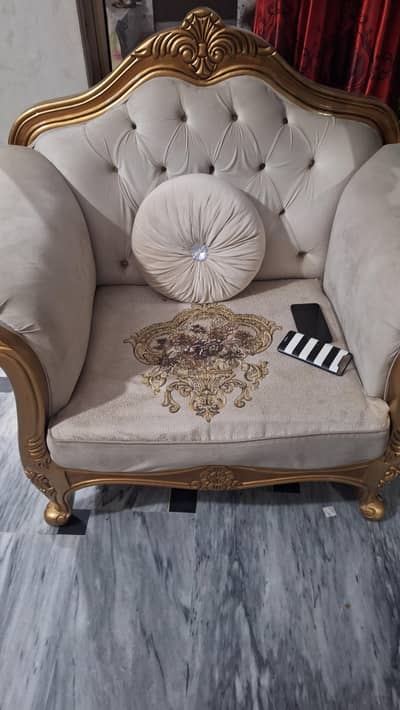 I want sale my bed and sofa set