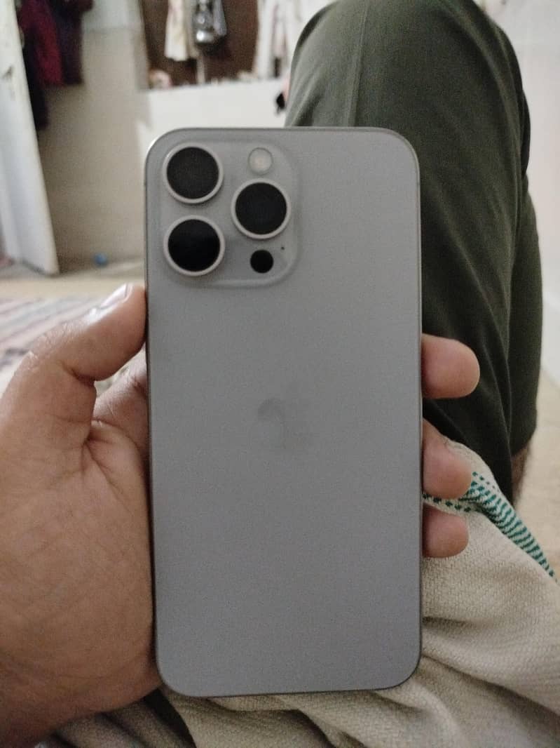 Apple iPhone 15 Pro Max 2
