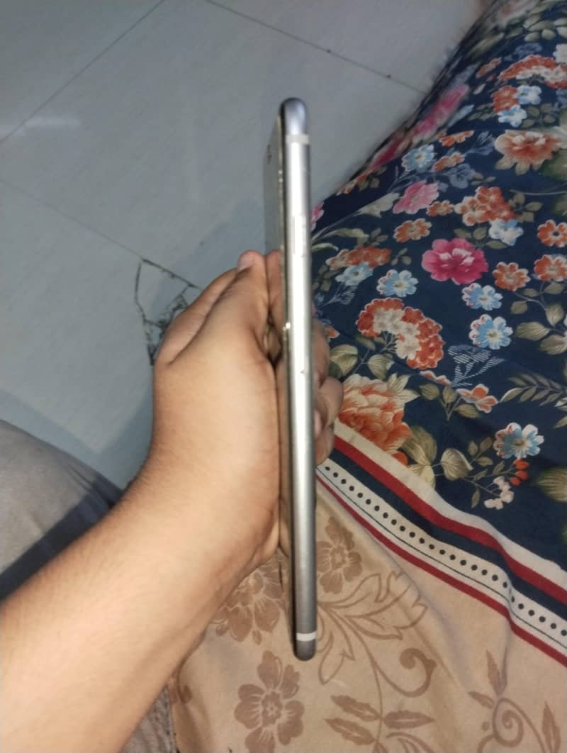 Apple iPhone 6 Plus 1