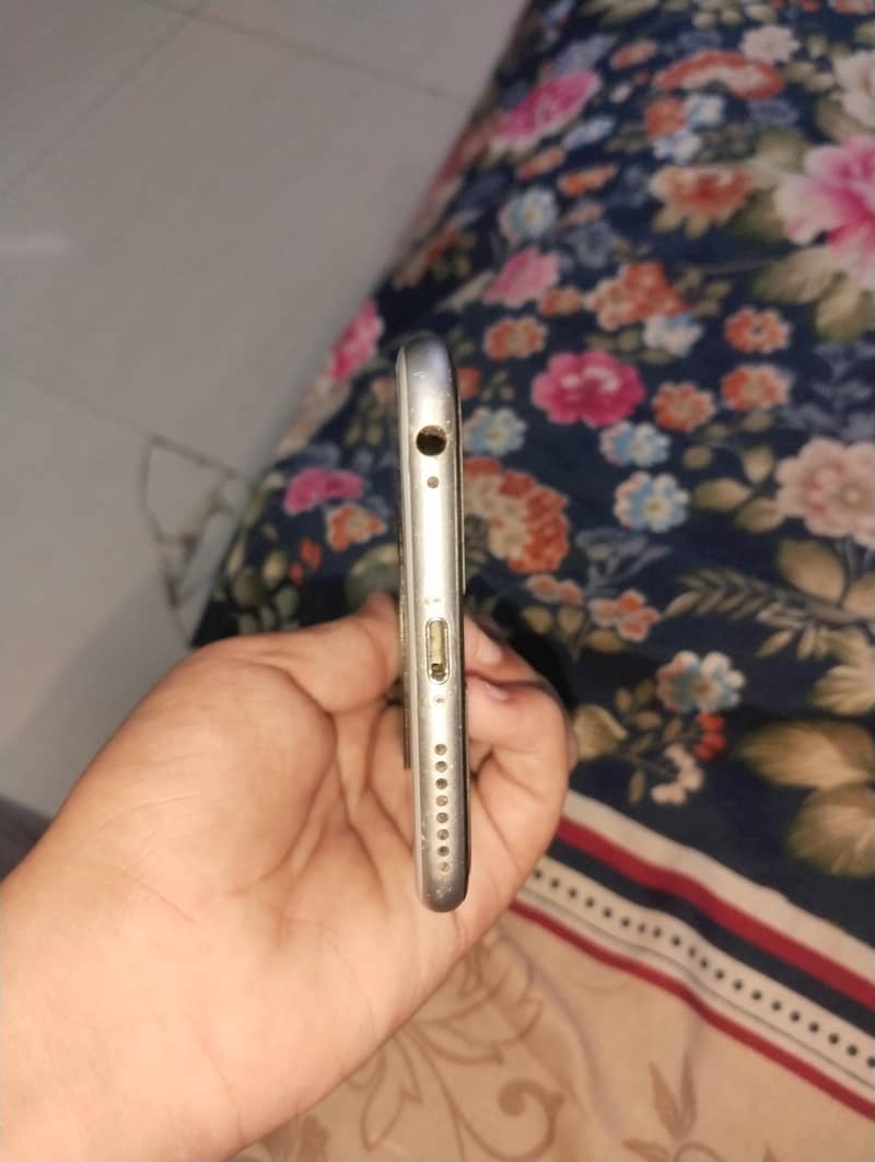 Apple iPhone 6 Plus 3