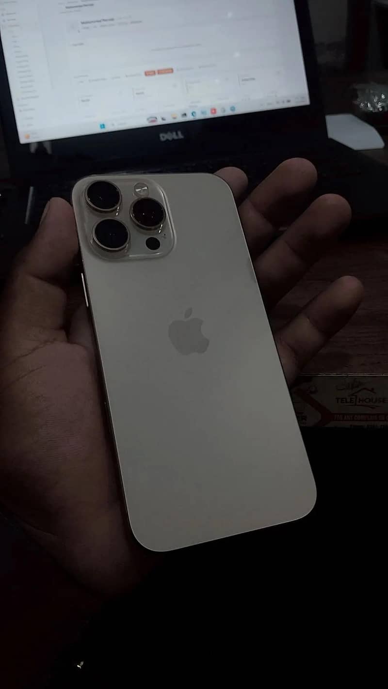 Apple iPhone 16 Pro Max 1